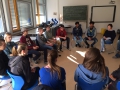 Die Schüler im Gespräch mit den Flüchtlingen aus Eritrea