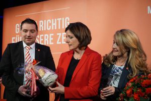 v.l.n.r. Benedikt Oster, Malu Dreyer, Heike Raab